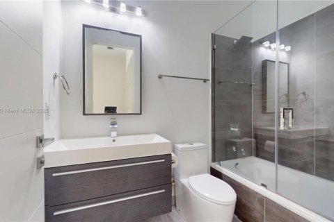 Adosado en venta en Miami, Florida, 4 dormitorios, 207.92 m2 № 1968740 - foto 22