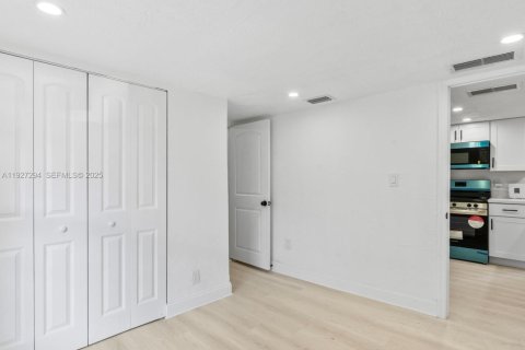 Villa ou maison à vendre à Miami, Floride: 3 chambres, 73.39 m2 № 1986232 - photo 21