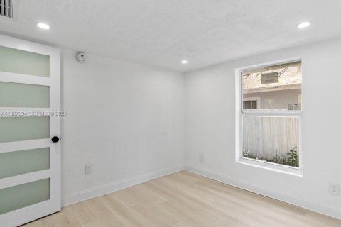 Villa ou maison à vendre à Miami, Floride: 3 chambres, 73.39 m2 № 1986232 - photo 25