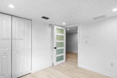 Villa ou maison à vendre à Miami, Floride: 3 chambres, 73.39 m2 № 1986232 - photo 29