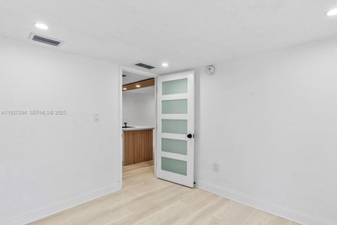 Villa ou maison à vendre à Miami, Floride: 3 chambres, 73.39 m2 № 1986232 - photo 23
