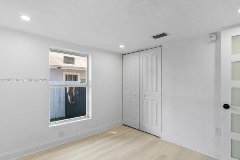 Villa ou maison à vendre à Miami, Floride: 3 chambres, 73.39 m2 № 1986232 - photo 30