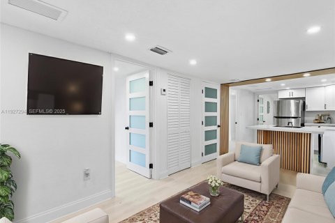 Villa ou maison à vendre à Miami, Floride: 3 chambres, 73.39 m2 № 1986232 - photo 2