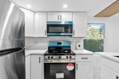 Villa ou maison à vendre à Miami, Floride: 3 chambres, 73.39 m2 № 1986232 - photo 17