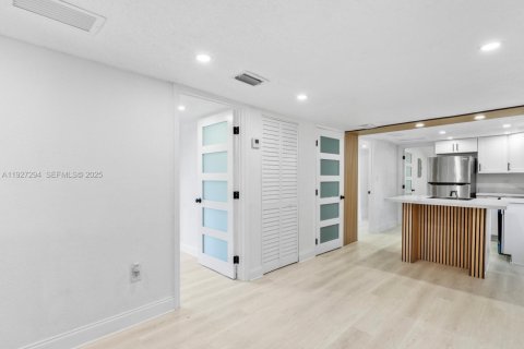 Villa ou maison à vendre à Miami, Floride: 3 chambres, 73.39 m2 № 1986232 - photo 13