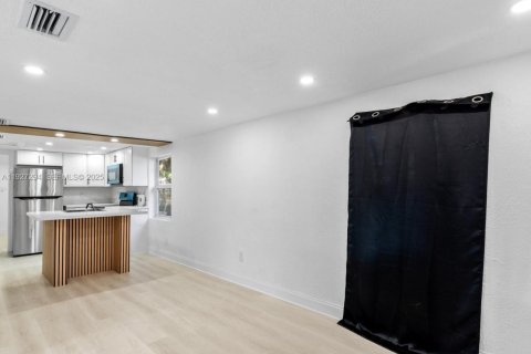 Villa ou maison à vendre à Miami, Floride: 3 chambres, 73.39 m2 № 1986232 - photo 10