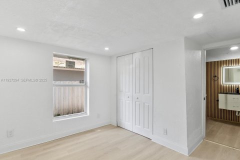 Villa ou maison à vendre à Miami, Floride: 3 chambres, 73.39 m2 № 1986232 - photo 22