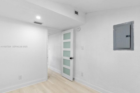 Villa ou maison à vendre à Miami, Floride: 3 chambres, 73.39 m2 № 1986232 - photo 20