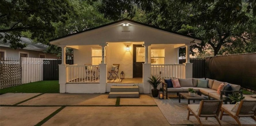 Villa ou maison à Miami, Floride 3 chambres, 73.39 m2 № 1986232