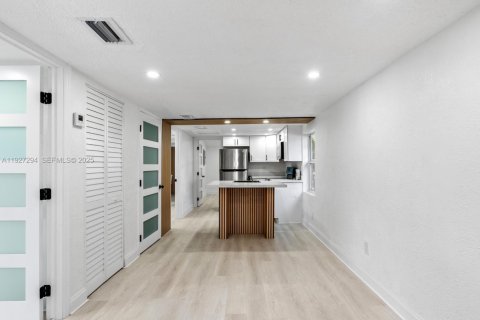 Villa ou maison à vendre à Miami, Floride: 3 chambres, 73.39 m2 № 1986232 - photo 11