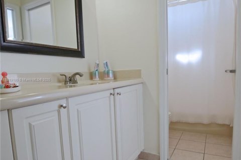 Adosado en venta en Doral, Florida, 3 dormitorios, 206.8 m2 № 1776498 - foto 11
