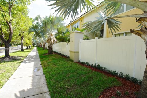Adosado en venta en Doral, Florida, 3 dormitorios, 206.8 m2 № 1776498 - foto 19