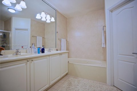 Adosado en venta en Doral, Florida, 3 dormitorios, 206.8 m2 № 1776498 - foto 14