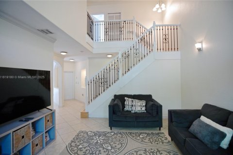 Adosado en venta en Doral, Florida, 3 dormitorios, 206.8 m2 № 1776498 - foto 3