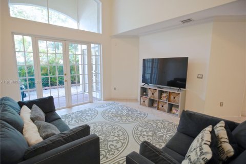 Adosado en venta en Doral, Florida, 3 dormitorios, 206.8 m2 № 1776498 - foto 2