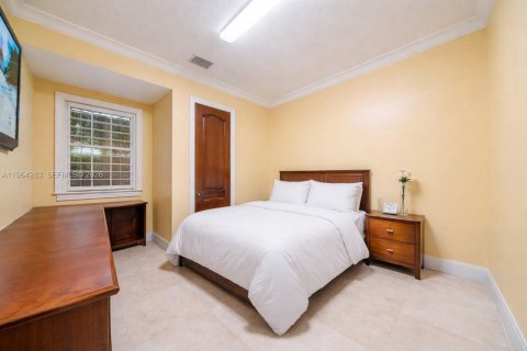 House in Miami, Florida 8 bedrooms, 621.89 sq.m. № 2081094 - photo 29