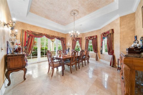 House in Miami, Florida 8 bedrooms, 621.89 sq.m. № 2081094 - photo 11