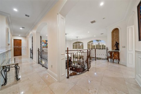 House in Miami, Florida 8 bedrooms, 621.89 sq.m. № 2081094 - photo 13