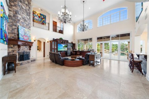 House in Miami, Florida 8 bedrooms, 621.89 sq.m. № 2081094 - photo 20