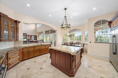 House in Miami, Florida 8 bedrooms, 621.89 sq.m. № 2081094 - photo 16