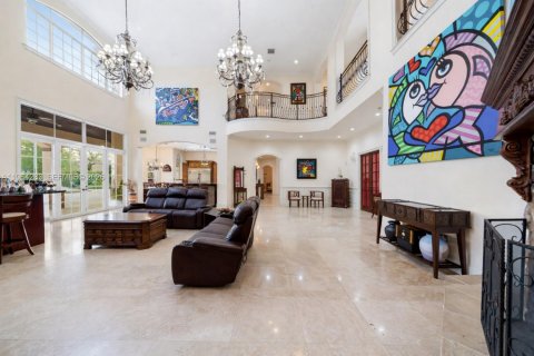 House in Miami, Florida 8 bedrooms, 621.89 sq.m. № 2081094 - photo 22