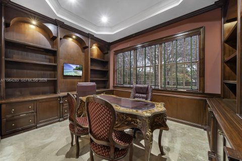 House in Miami, Florida 8 bedrooms, 621.89 sq.m. № 2081094 - photo 23