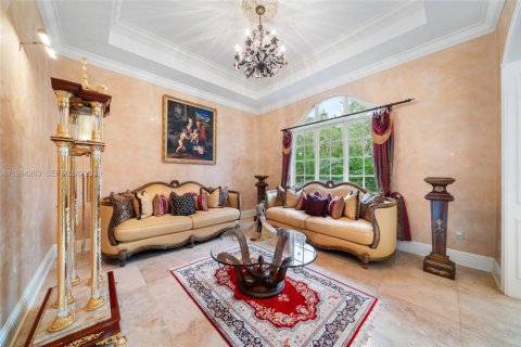 House in Miami, Florida 8 bedrooms, 621.89 sq.m. № 2081094 - photo 10
