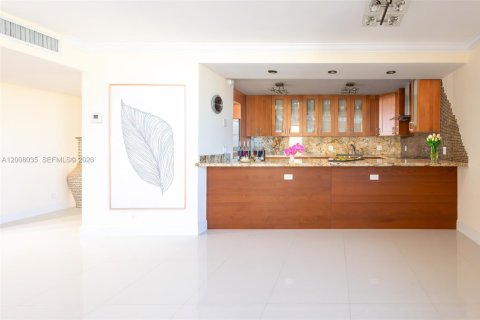 Condo in Lauderdale-by-the-Sea, Florida, 2 bedrooms  № 2071894 - photo 11