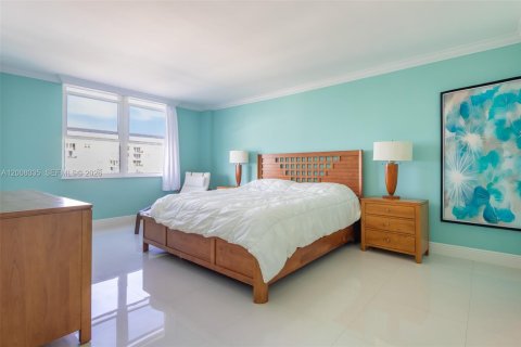 Condo in Lauderdale-by-the-Sea, Florida, 2 bedrooms  № 2071894 - photo 16