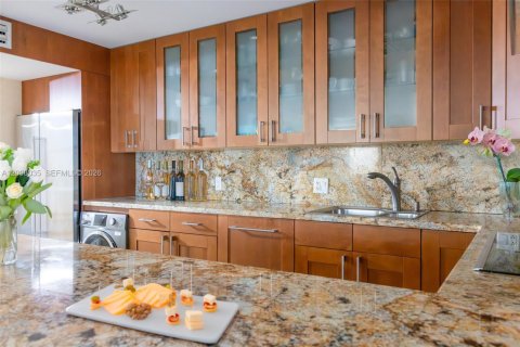 Condo in Lauderdale-by-the-Sea, Florida, 2 bedrooms № 2071894