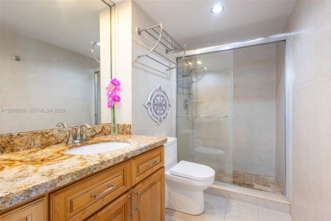 Condo in Lauderdale-by-the-Sea, Florida, 2 bedrooms  № 2071894 - photo 26