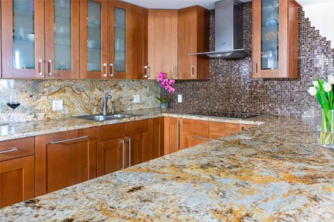 Condo in Lauderdale-by-the-Sea, Florida, 2 bedrooms  № 2071894 - photo 9