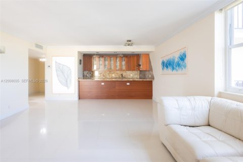 Condo in Lauderdale-by-the-Sea, Florida, 2 bedrooms  № 2071894 - photo 12