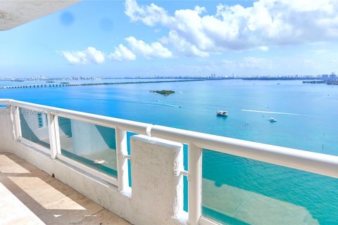 Снять в аренду квартиру в Майами, Флорида 2 спальни, 140.19м2, № 2031158 - фото 4