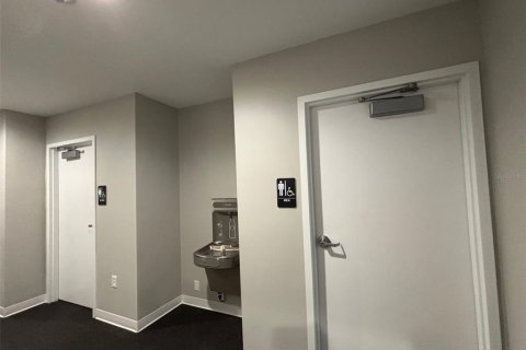 Immobilier commercial à vendre à Orlando, Floride: 921.4 m2 № 1854287 - photo 19