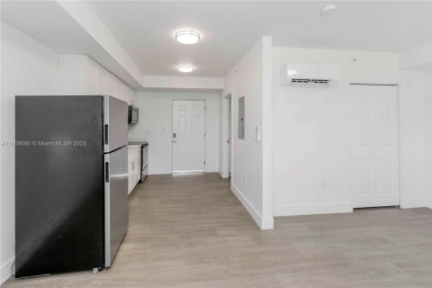 Снять в аренду квартиру в Майами, Флорида 37.16м2, № 1958207 - фото 3