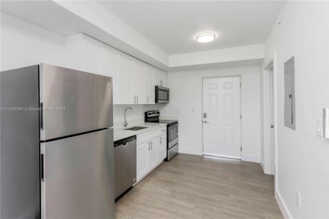 Снять в аренду квартиру в Майами, Флорида 37.16м2, № 1958207 - фото 1