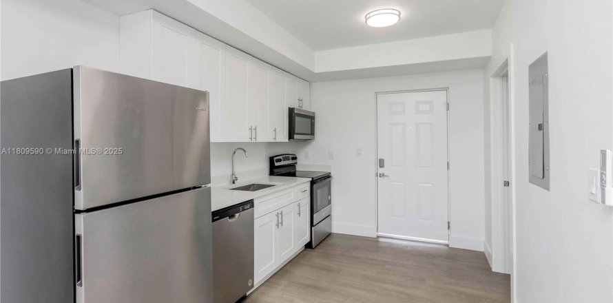 Студия в Майами, Флорида № 1958207