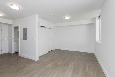 Снять в аренду квартиру в Майами, Флорида 37.16м2, № 1958207 - фото 5