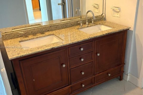 Condo in Sunny Isles Beach, Florida, 1 bedroom  № 1867512 - photo 8