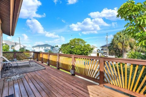 House in Palm Harbor, Florida 5 bedrooms, 313.64 sq.m. № 1808679 - photo 26
