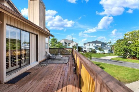 House in Palm Harbor, Florida 5 bedrooms, 313.64 sq.m. № 1808679 - photo 25