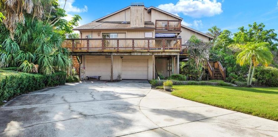 House in Palm Harbor, Florida 5 bedrooms, 313.64 sq.m. № 1808679