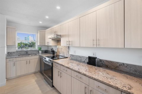 Condo in Fort Lauderdale, Florida, 2 bedrooms  № 1936340 - photo 8