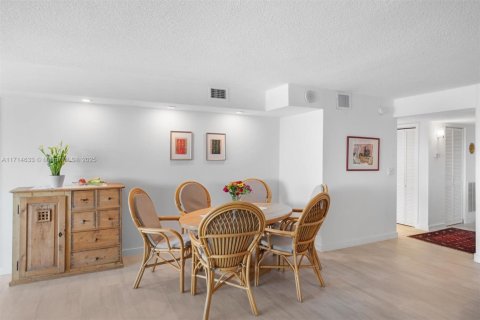 Condo in Fort Lauderdale, Florida, 2 bedrooms  № 1936340 - photo 6