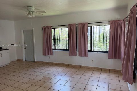 Casa en alquiler en Miami, Florida, 2 dormitorios, 88.26 m2 № 2076226 - foto 6