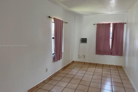 Casa en alquiler en Miami, Florida, 2 dormitorios, 88.26 m2 № 2076226 - foto 5