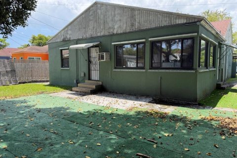 Casa en alquiler en Miami, Florida, 2 dormitorios, 88.26 m2 № 2076226 - foto 8