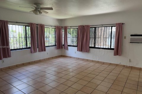Casa en alquiler en Miami, Florida, 2 dormitorios, 88.26 m2 № 2076226 - foto 3