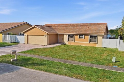 Villa ou maison à vendre à Miramar, Floride: 3 chambres, 157.28 m2 № 1985839 - photo 4